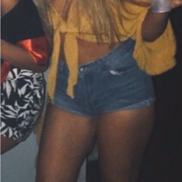 Women’s Forever 21 Light Denim Shorts - Picture 2 of 9